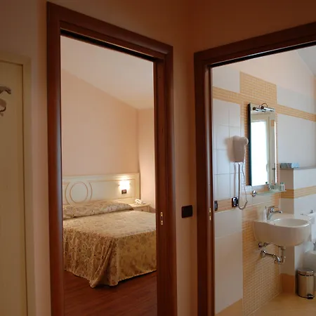 普拉莎酒店 波卡里