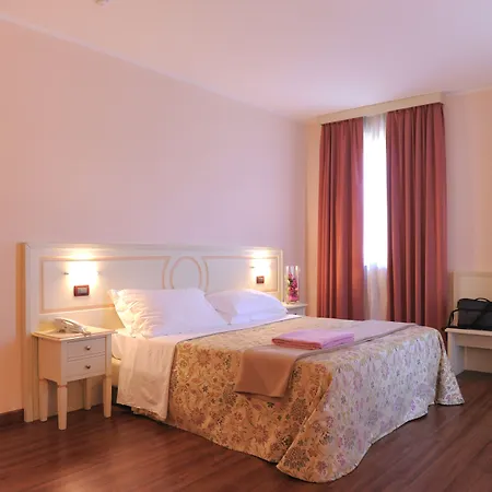 普拉莎酒店 酒店 3*