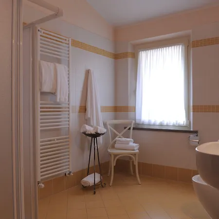 普拉莎酒店 3* 波卡里