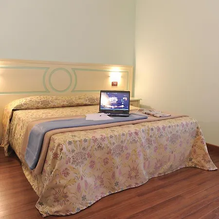 Hotel Plazza 3*